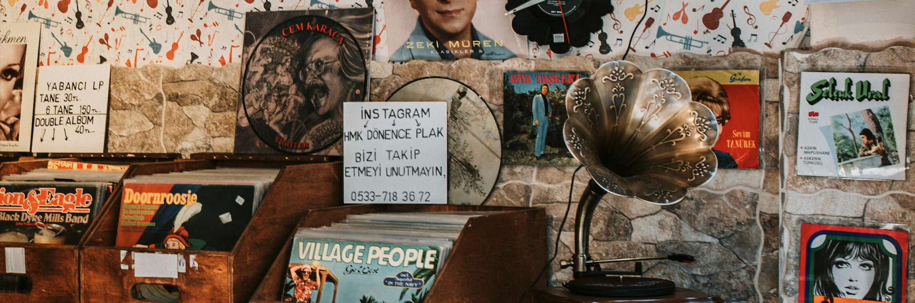 Nostalgia Economics – Why Retro Themes Convert Better Than Modern Graphics